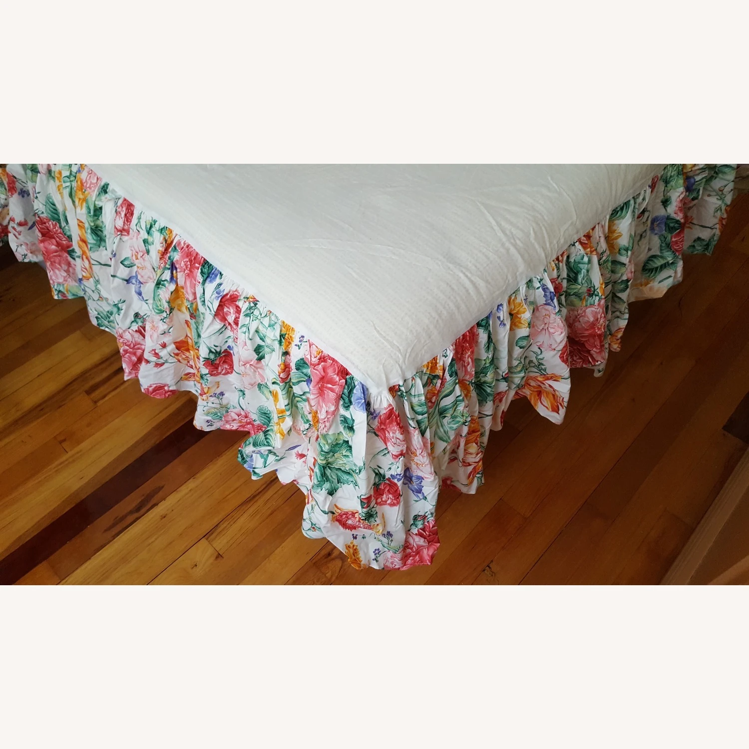 Other Floral Bedskirt & Neckroll - Full Size 6 Other Floral Bedskirt & Neckroll - Full Size - Image 4