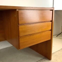 Scandinavian Modern Teak Writing Desk 22 Scandinavian Modern Teak Writing Desk -Home Furnishings Store 1500 1500 frame 0 2540