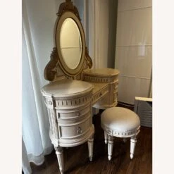 Pulaski Furniture Vanity With Mirror And Stool -Home Furnishings Store 1500 1500 frame 0 3997