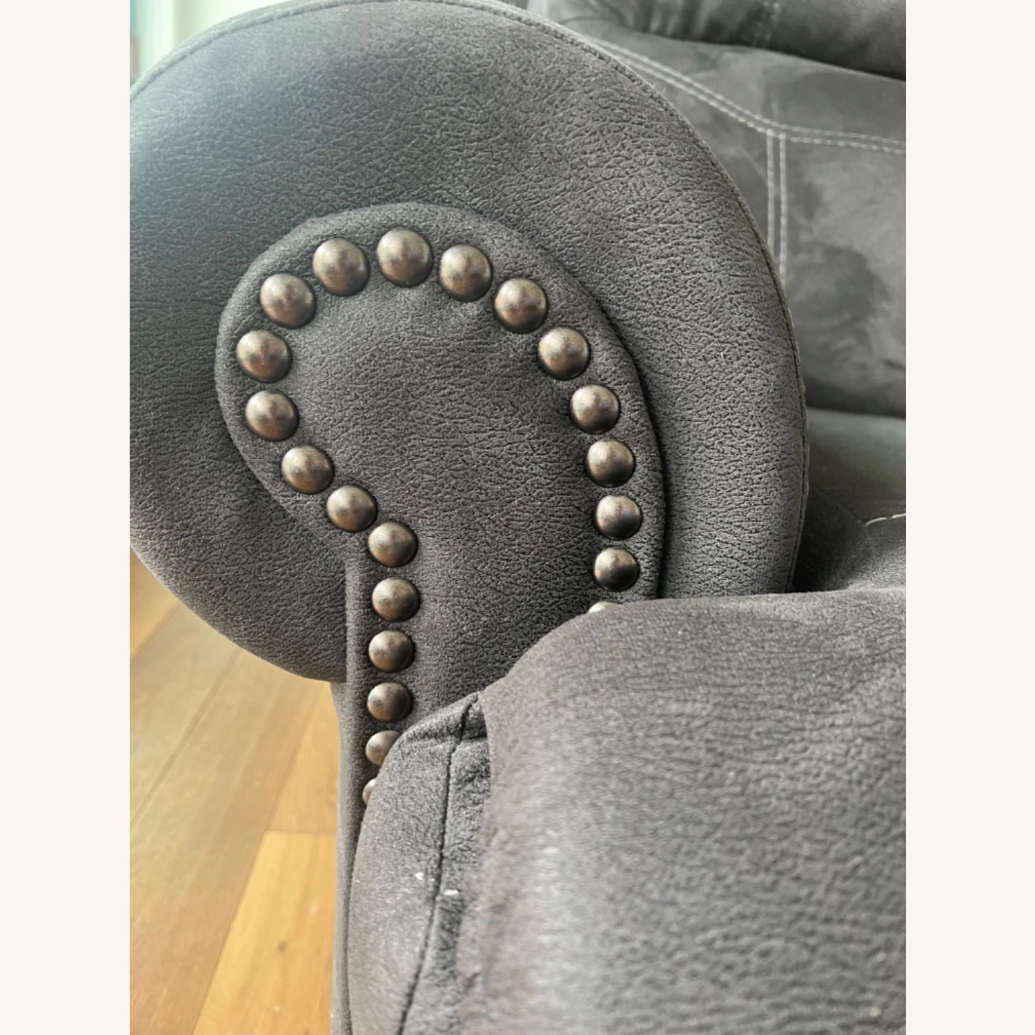 Ashley Furniture Classic Oversized Recliner 8 Ashley Furniture Classic Oversized Recliner - Image 6