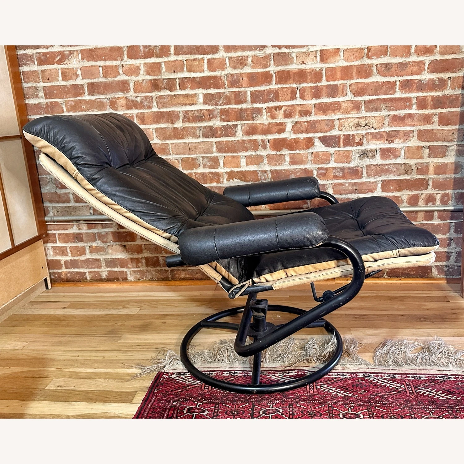 Leather Reclining Lounge Chair By Chairworks 6 Leather Reclining Lounge Chair By Chairworks - Image 4